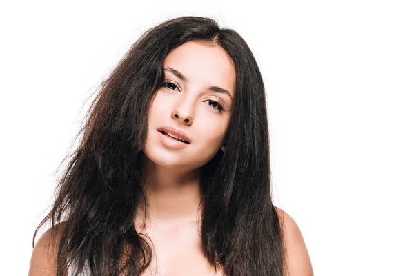 Morena bela mulher com cabelo liso e encaracolado isolado no branco — Fotografia de Stock