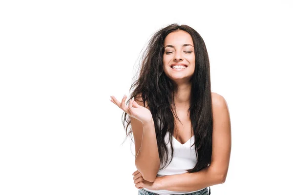 Bella donna sorridente bruna con capelli lisci e ricci isolati su bianco — Foto stock