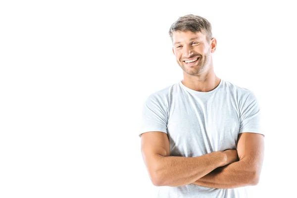 Homem alegre de pé com os braços cruzados isolado no branco — Fotografia de Stock