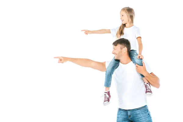 Glücklicher Vater hält auf Schultern niedliche Tochter und zeigt mit dem Finger isoliert auf weiß — Stockfoto