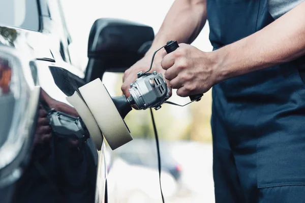 Cropped view of car cleaner polishing car with buffer machine — Stock Photo