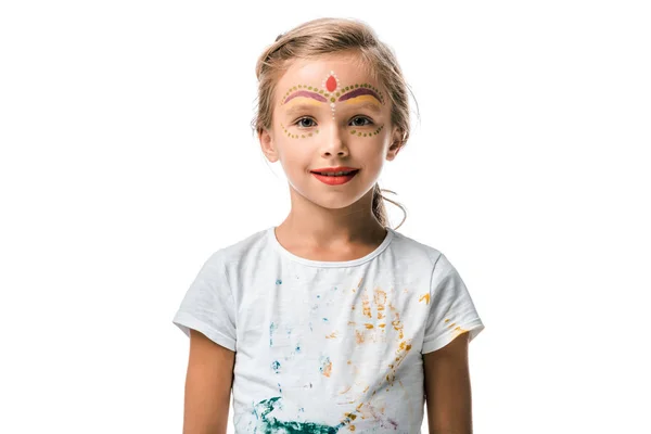 Heureux enfant avec visage peinture sourire isolé sur blanc — Photo de stock