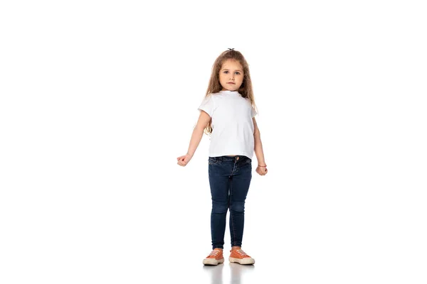 Carino bambino in bianco t-shirt e jeans in piedi su bianco — Foto stock