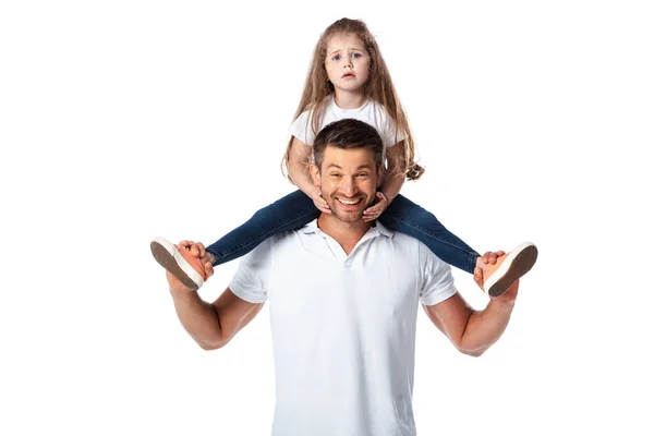 Lindo niño sentado sobre hombros de alegre padre aislado en blanco - foto de stock