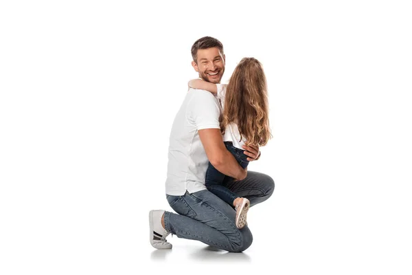 Glücklicher Vater hält Tochter in den Armen — Stockfoto