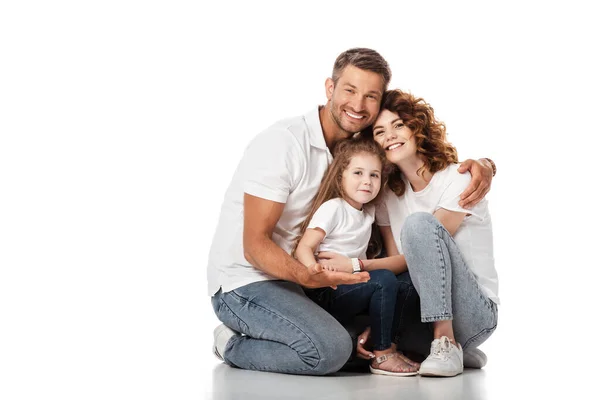 Glücklicher Mann umarmt fröhliche Frau und Tochter auf weißem Grund — Stockfoto