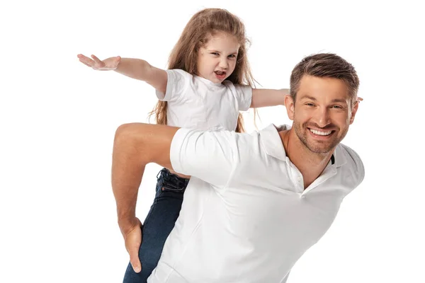 Pai feliz piggybacking bonito filha com as mãos estendidas isolado no branco — Fotografia de Stock