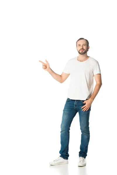 Vue pleine longueur de l'homme pointant avec le doigt isolé sur blanc — Photo de stock