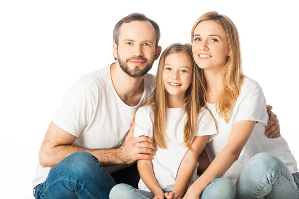 Familia feliz abrazo aislado en blanco - foto de stock