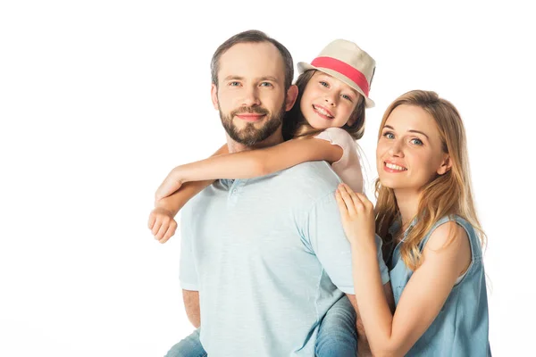 Heureuse famille souriante embrassant isolé sur blanc — Photo de stock