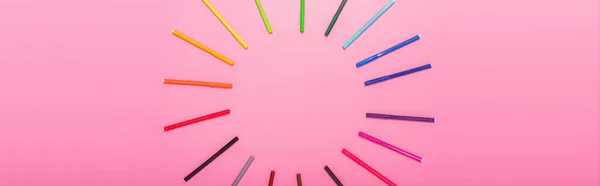 Top view of circle frame of color felt pens on pink with copy space, website header — Stock Photo