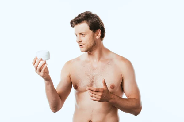 Uomo senza camicia con barattolo di crema cosmetica isolato su bianco — Foto stock