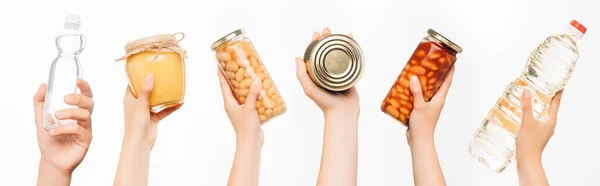Vista cortada de mãos de mulher com alimentos isolados em branco, conceito de caridade — Fotografia de Stock