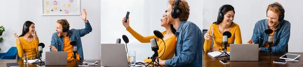 Collage de emisoras interraciales excitadas en auriculares inalámbricos gesticulando y tomando selfie en el lugar de trabajo, concepto horizontal - foto de stock