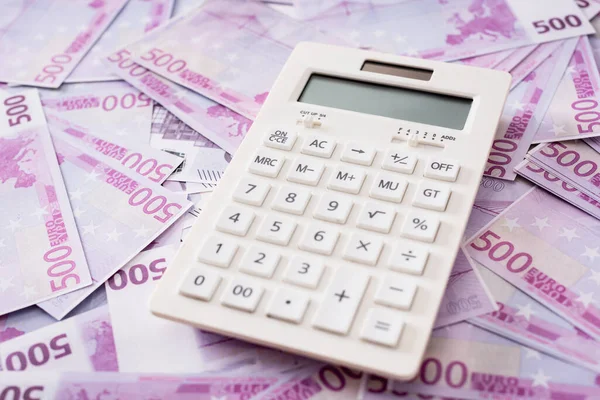 Selective focus of white calculator on euro banknotes — Stock Photo
