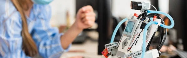 Horizontal crop of robot on table near schoolgirl in stem school — Stock Photo