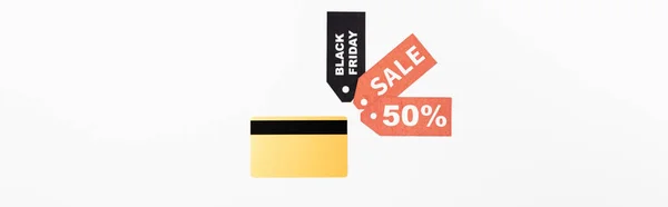 Encabezado del sitio web de tarjetas de crédito y etiquetas de precios con venta y letras de viernes negro sobre fondo blanco - foto de stock