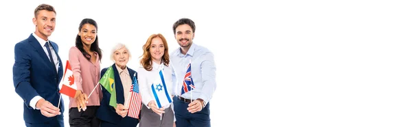Positive multikulturelle Geschäftsleute mit Fahnen isolierter Länder auf weißem Grund, Banner — Stockfoto