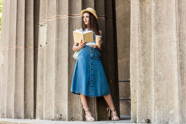 Pretty Young Woman Opened Book Coffee Street — Stock Photo, Image