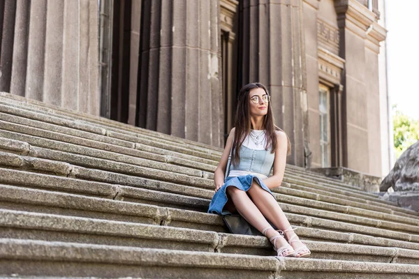 Young Stylish Woman Eyeglasses Denim Skirt Resting Steps Street — Stock Photo, Image