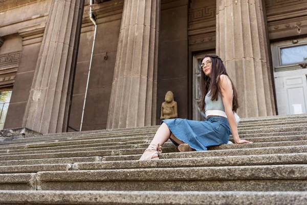 Young Stylish Woman Eyeglasses Denim Skirt Resting Steps Street — Stock Photo, Image