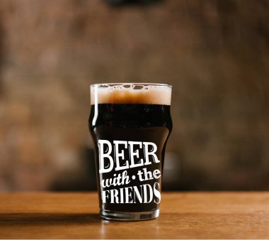 bardak taze soğuk karanlık bira pub 