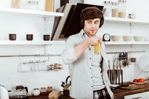 Young Man Headphones Drinking Orange Juice Breakfast Kitchen Home — Stock Photo, Image