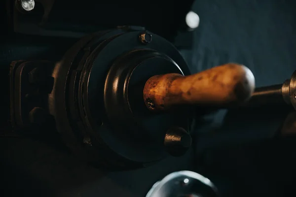 Punho de madeira da máquina para a produção de café profissional — Fotografia de Stock