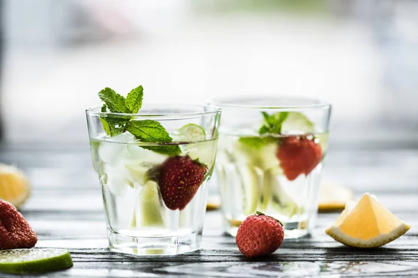 Close-up view of glasses with delicious cold summer cocktail — Stock Photo