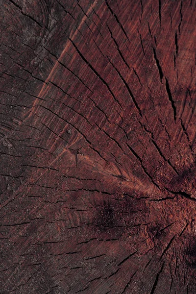 Vista close-up de textura de madeira rachada marrom escuro — Fotografia de Stock
