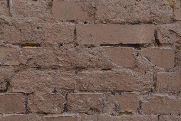 Vue rapprochée de vieux mur de briques brunes fissurées fond texturé — Photo de stock