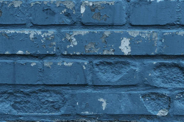Vue rapprochée du vieux fond mural en brique bleue altérée — Photo de stock
