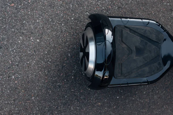 Top view of black self-balancing scooter on street — Stock Photo
