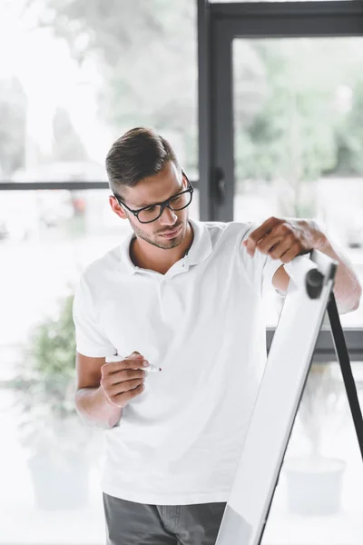 Young Focused Businessman Making Presentation White Board Office — Free Stock Photo