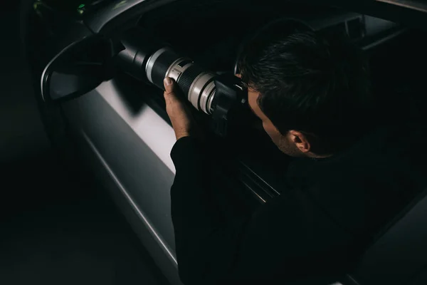 Baksidan Undercover Agent Gör Övervakning Kamera Med Objektet Glas Från — Stockfoto