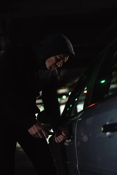 Serious Male Robber Black Hoodie Intruding Car Screwdriver — Free Stock Photo