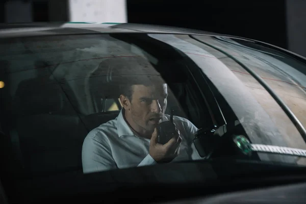 Undercover Male Agent Doing Surveillance Using Talkie Walkie Car — Stock Photo, Image