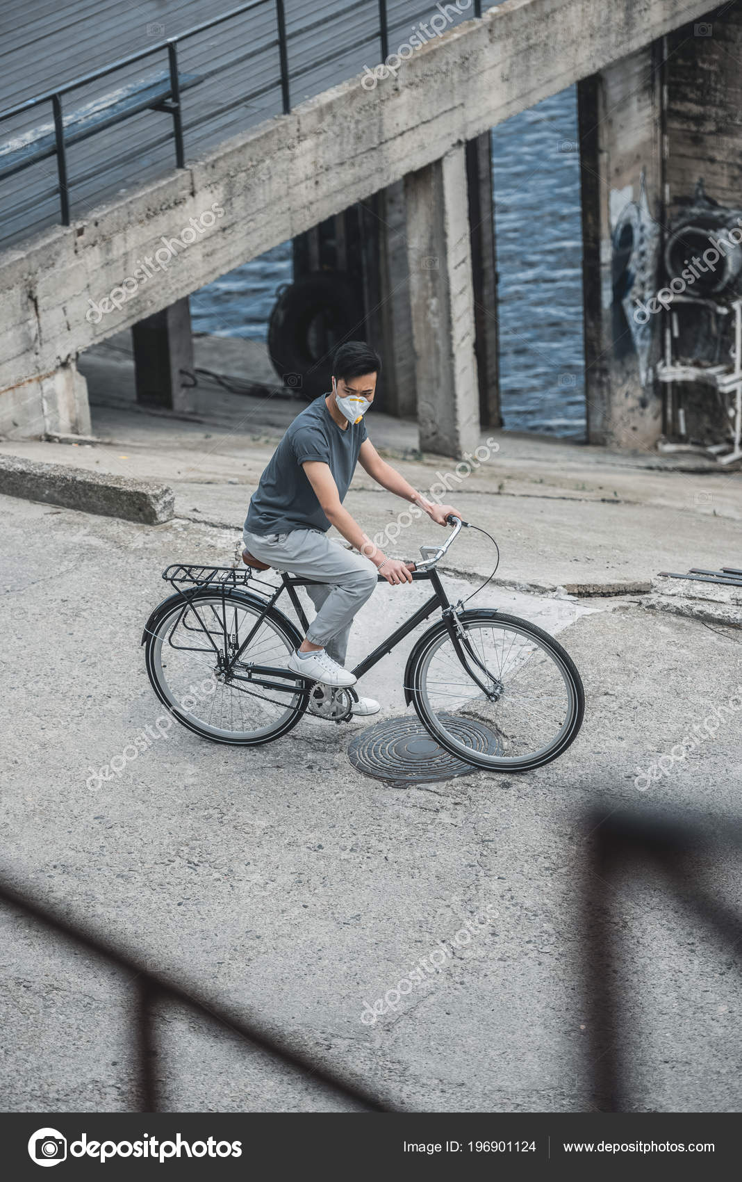 Alto Ángulo Vista Asiático Adolescente Protección Máscara Equitación Bicicleta - Foto de stock © VitalikRadko #196901124
