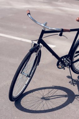 sokağa park retro bisiklet görünümünü kapat
