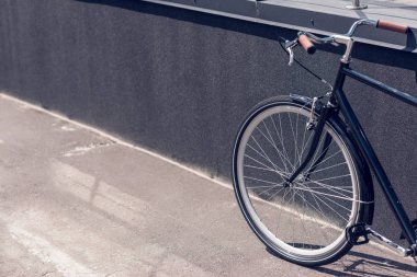 sokağa park retro bisiklet görünümünü kapat