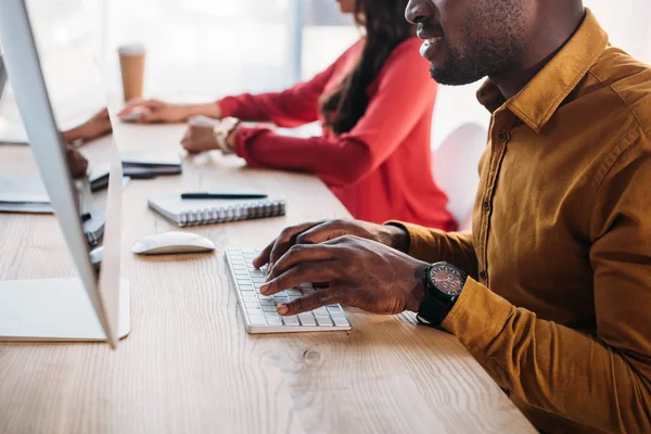 Vue Partielle Des Hommes Affaires Afro Américains Travaillant Sur Lieu — Photo