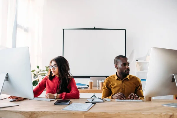 Portret Van Afro Amerikaanse Zakenlieden Werkplek Kantoor — Stockfoto