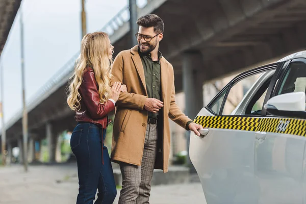 Happy Stylish Young Couple Smiling Each Other While Opening Door — Stock Photo, Image