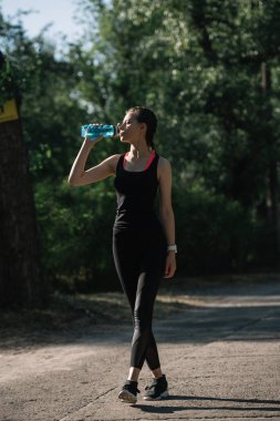 çekici atletik kadın içme suyu spor şişe Park 
