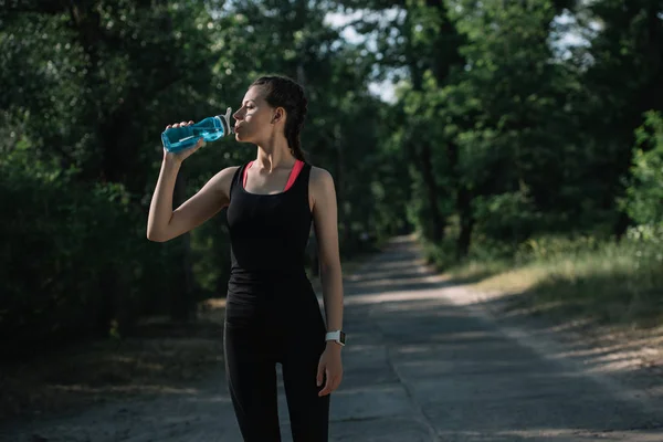 Attractive Sportswoman Drinking Water Park — Stock Photo, Image