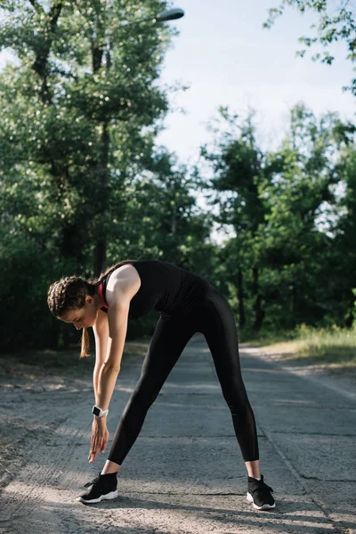 Young Sportive Girl Exercising Path Park — Free Stock Photo