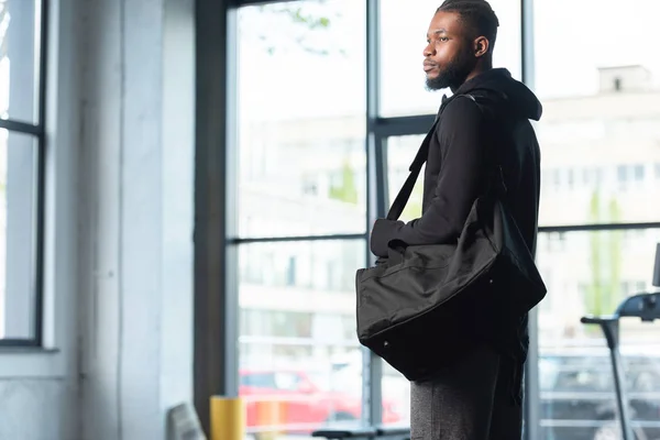 Handsome African American Man Sportswear Holding Bag Looking Away Gym — Stock Photo, Image