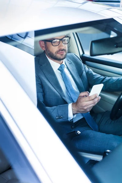 Portrait Businessman Smartphone Driving Car — Stock Photo, Image