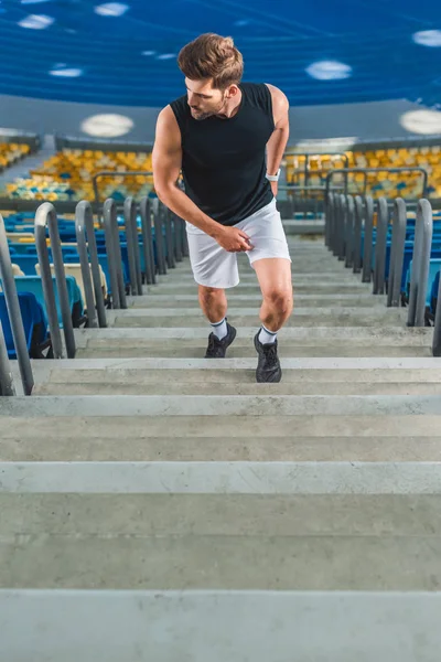 Cropped Shot Sportsman Jogging Upstairs Sports Stadium — Free Stock Photo