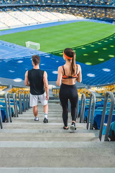 High Angle View Young Fit Couple Walking Downstairs Sports Stadium — Stock Photo, Image